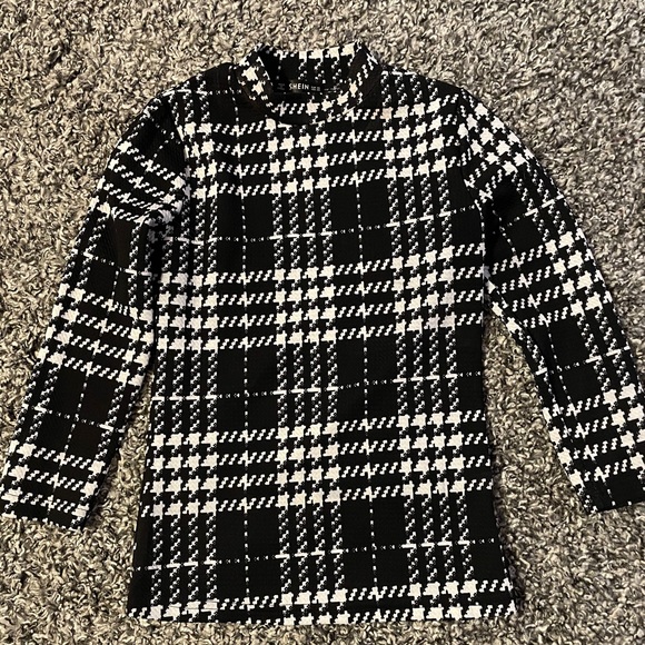 Black and white patterned turtle neck - Picture 1 of 1